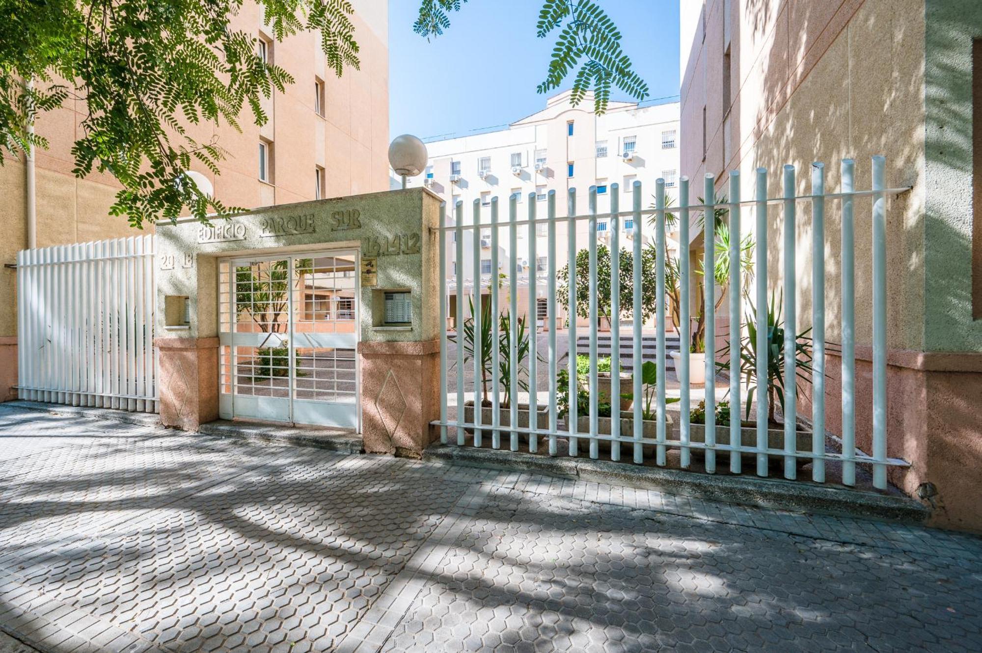Апартаменты Piso Familiar Virgen Del Rocio Севилья Экстерьер фото